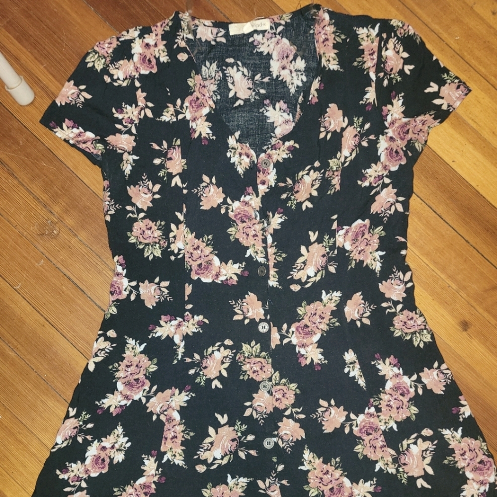 Floral dress buttons on front